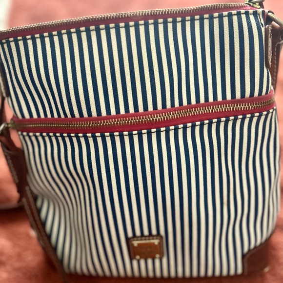 Beautiful and authentic Dooney and Bourke handbag - Picture 2 of 9